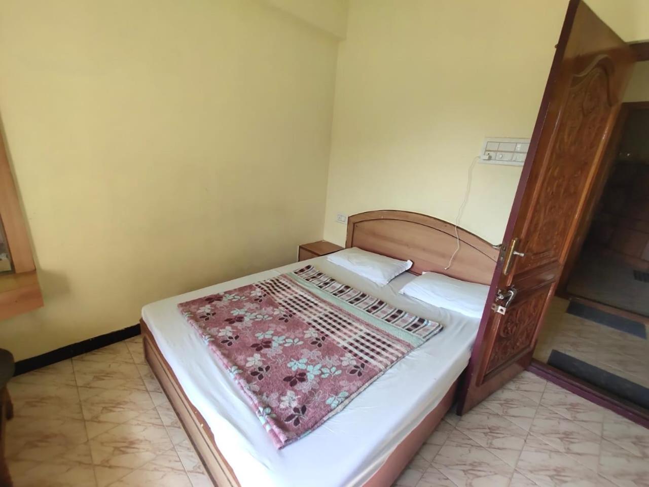 Hotel Ruchi Єркауд Екстер'єр фото