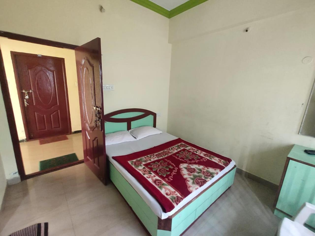Hotel Ruchi Єркауд Екстер'єр фото